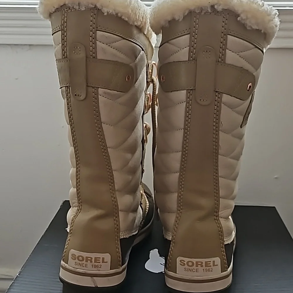 Boots - Picture 4 of 7